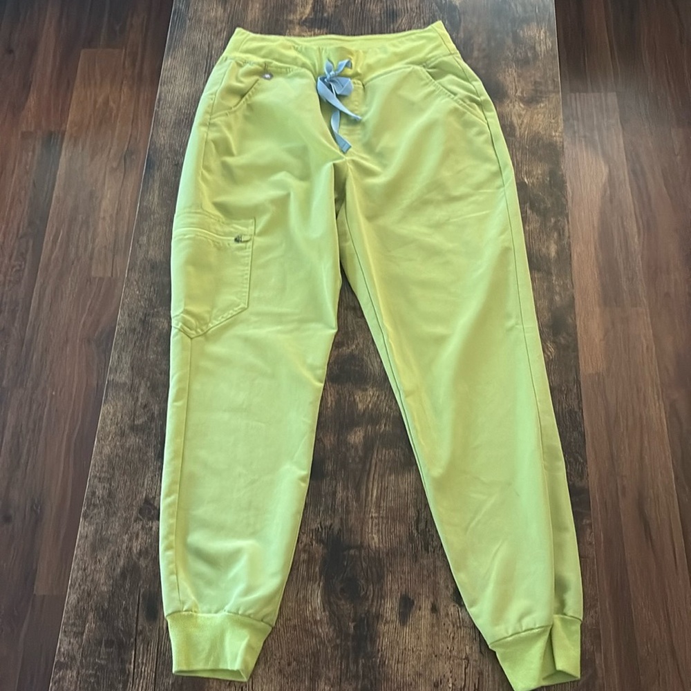 Figs Zamora Small Petite Scrub Pants: Citrine